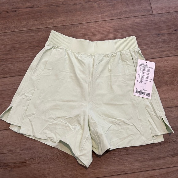 NWT Stretch Woven Relaxed-Fit HR Short, Size S - Picture 4 of 7